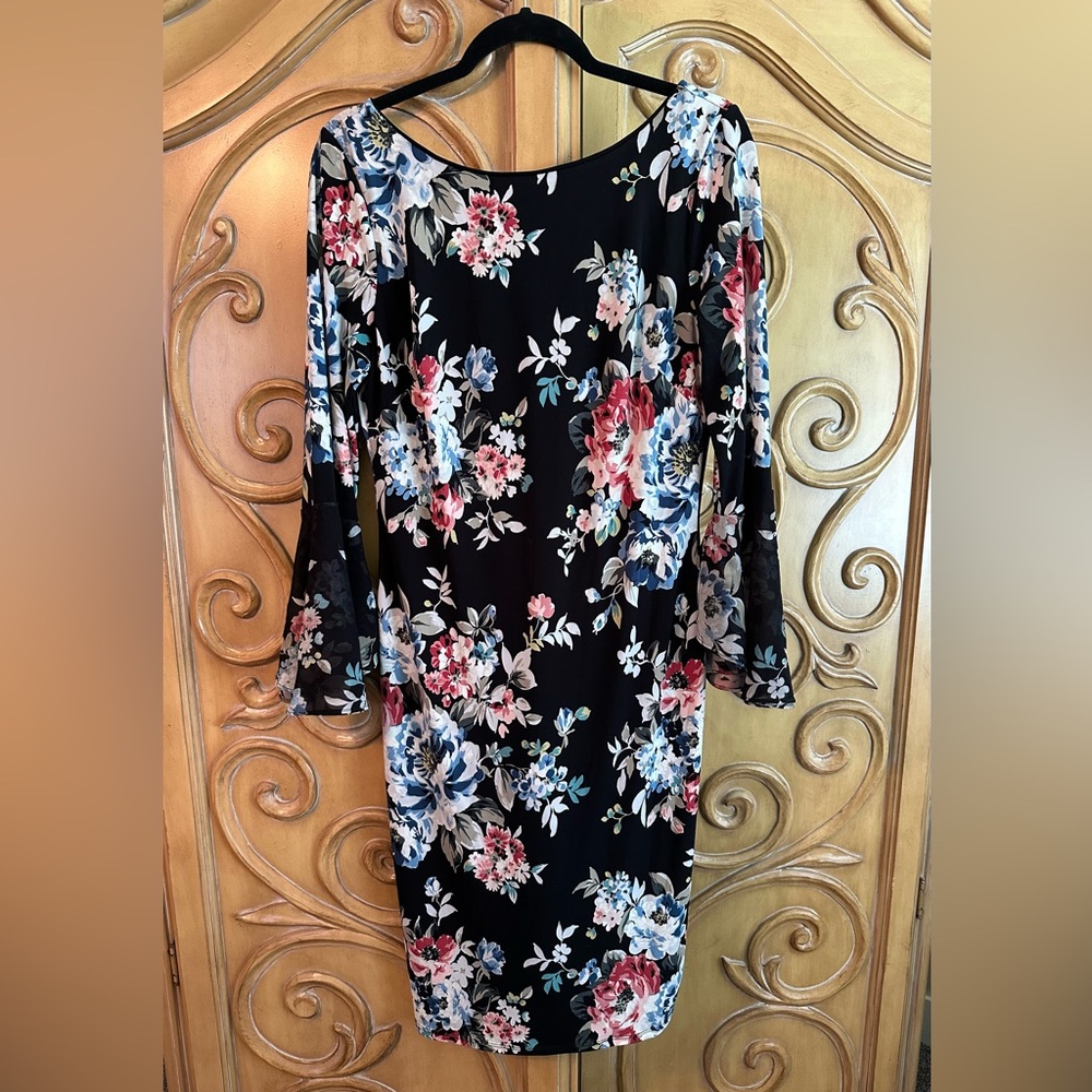 White House Black Market Dress / Beautiful Floral Dress / Size Medium